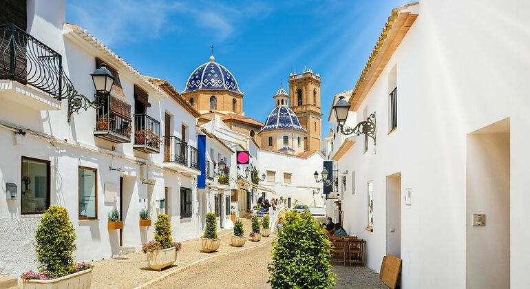 Calle empedrada de altea