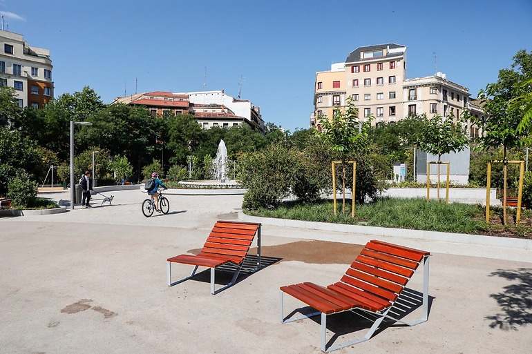 Nuevo mobiliario y zonas verdes. Foto: Ayuntamiento de Madrid.