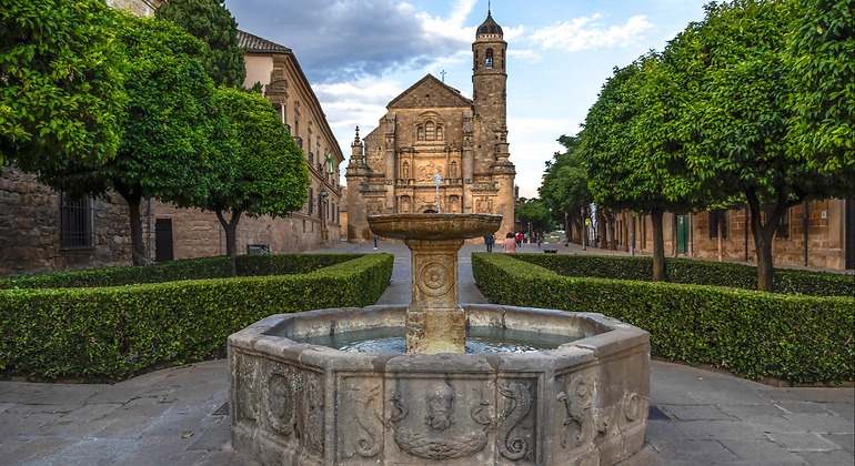 Capilla de El Salvador (El Salvador) y Parador de turismo de Úbeda, Jaén