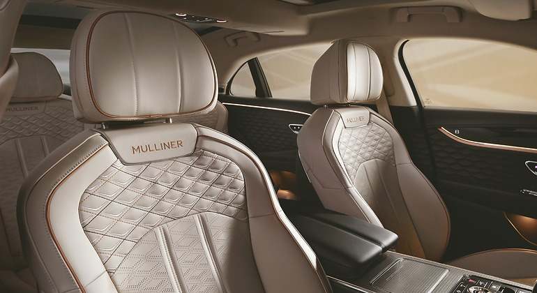 Este es el nuevo Bentley Flying Spur Mulliner que aporta a su potente mecánica híbrida enchufable la clase de una gran berlina.