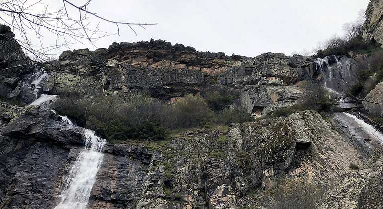 La cascada un gran salto de agua
