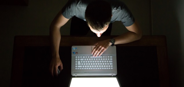 hombre-ordenador-oscuras-internet-635-getty.jpg