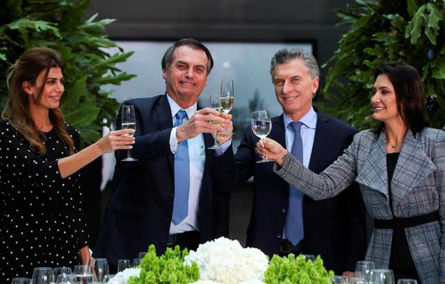 BRINDIS-AWADA-Y-bolsonaro.jpg