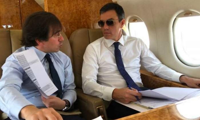 700x420_sanchez-gafas-sol-avion-moncloa.jpg
