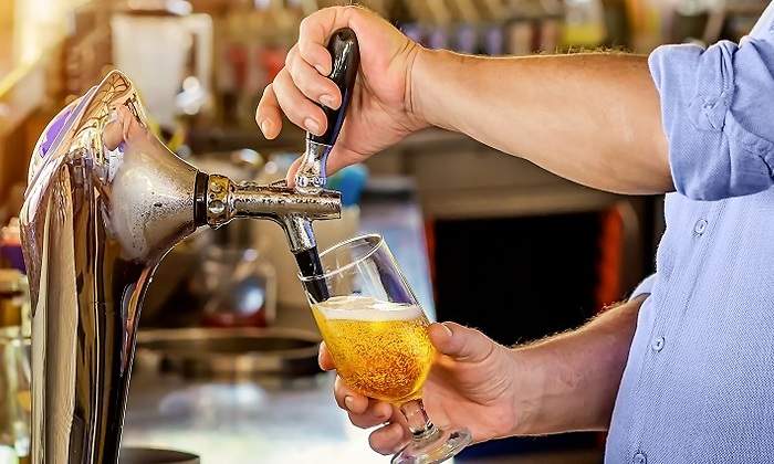 Comprar y vender en el mercado de valores vale lo mismo hoy que tomar una cerveza