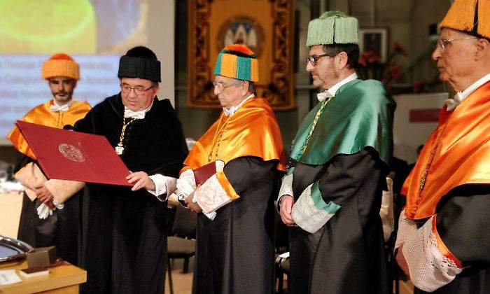 TomasFuertesDoctorHonorisCausa.jpg