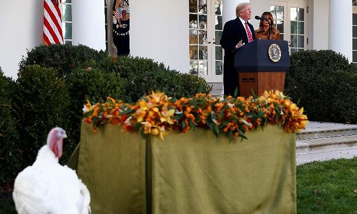 donald-trump-melania-accion-de-gracias-thanksgiving-indulto-pavo-casa-blanca-26noviembre2019-reuters-770x420.jpg