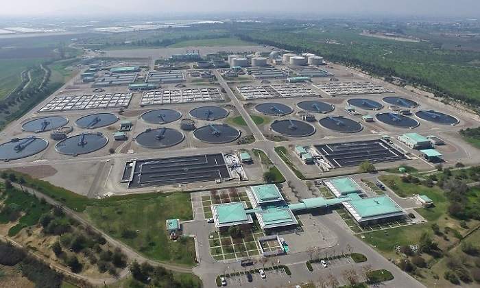 Biofactora de tratamiento de agua de Aguas Andinas propiedad de Suez en Chile