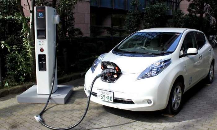 nissan-leaf-recargando.jpg