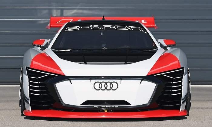 Audi-e-tron-Vision-Gran-Turismo-2018-01.jpg