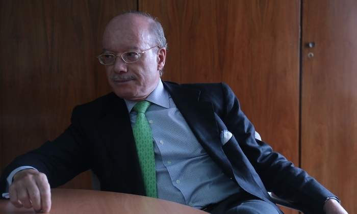 feito-sentado.jpg