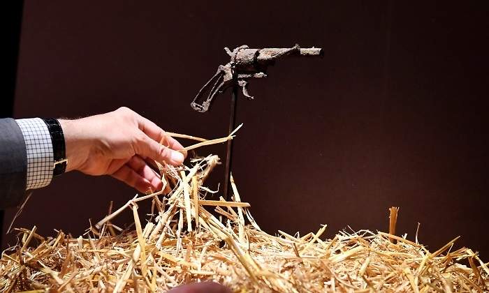 van-gogh-pistola-suicidio-efe-1.jpg