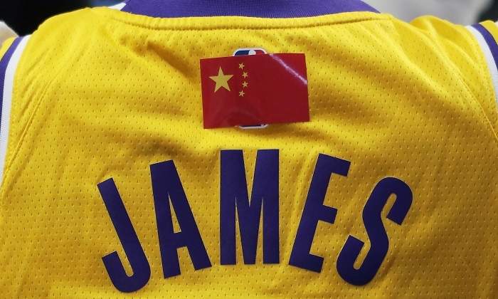 lebron-james-camiseta-bandera-china-reuters.jpg