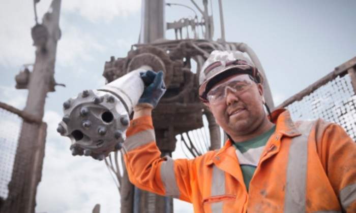 trabajor-fracking.jpg