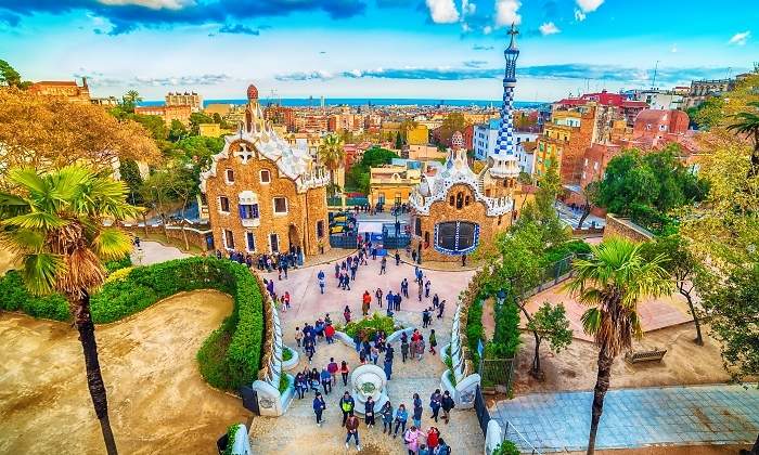 barcelona-turistas-dreamstime.jpg