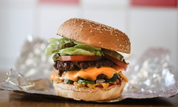 hamburguesa-five-guys-deliveroo-770x420.jpg