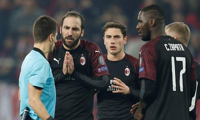 higuain-milan-protesta-arbitro-reuters.jpg