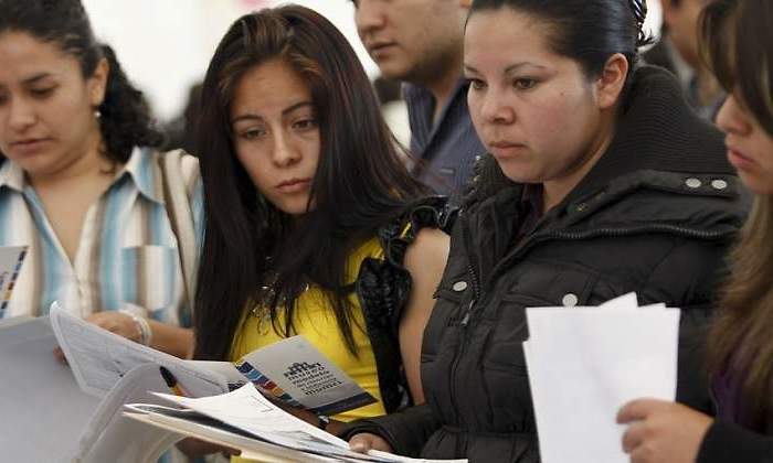 jovenes77x420.jpg