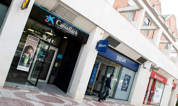Varias oficinas bancarias