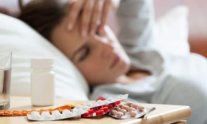 medicinas-chica-cama.jpg