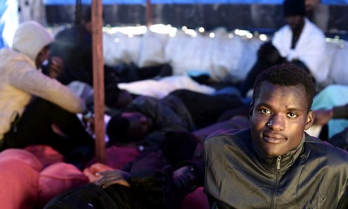 inmigrante-sonriente-aquarius.jpg