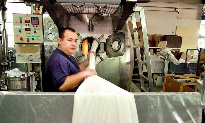 trabajador-fabrica-dogi-industria-770-bloomberg.jpg