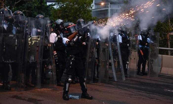 policia-protesta-manifestacion-hong-kong-ley-extradicion-12junio2019-efe-770x420.jpg