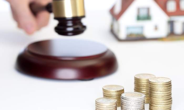 casa-sentencia-monedas-dreamstime.jpg