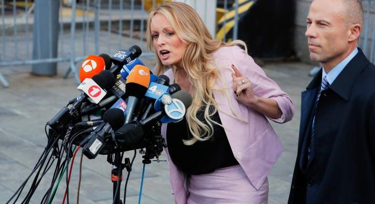 Stormy-daniels-declaraciones-prensa-microfonos-abogado-reuters-770x420.jpg